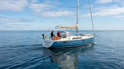 Power Catamarans & Sailboats: Performance Guide
