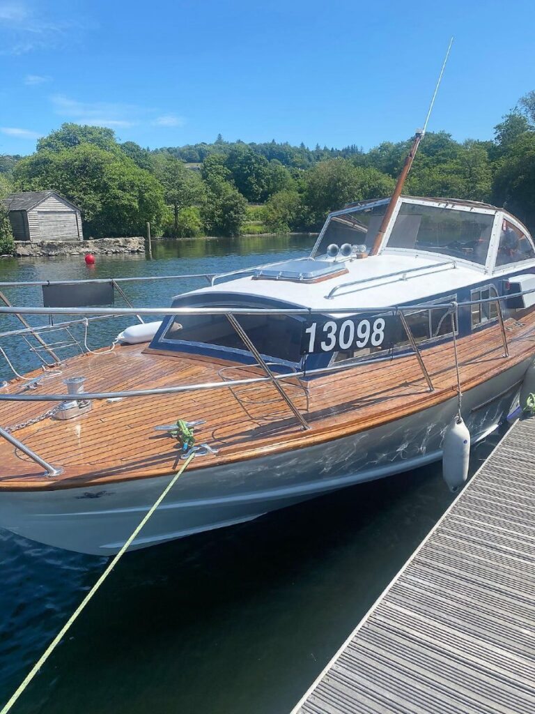 Fairey Huntsman 31 Classic Powerful Boat, Specifications