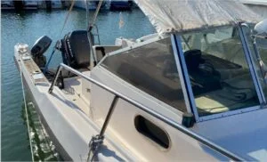 RIO 630 Cabin Fish motor and cocpit