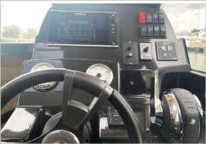 Quicksilver 855 Weekend Power Boat - cocpit