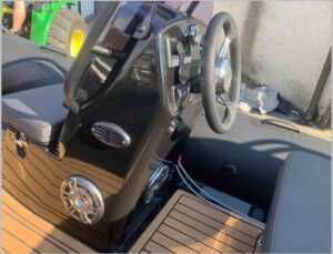 2020 Grand SL420 Motor Boat - cocpit